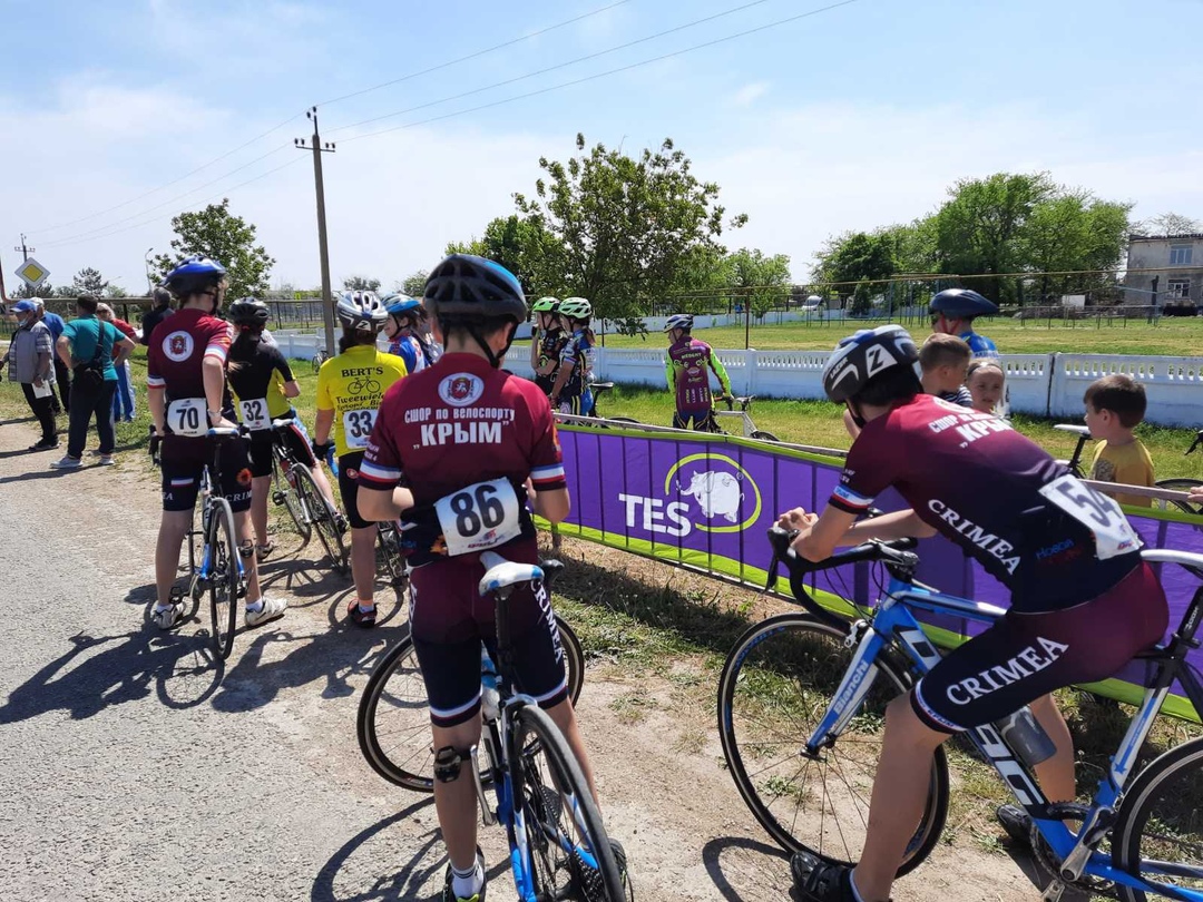 Участник соревнований по велоспорту. Велоспорт в Крыму. Соревнования по велоспорту. Тренер по велоспорту Республика Крым. Велоспорт шоссе Россия.